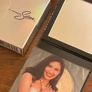 MAC x SELENA EXTRA DIMENSION SKIN FINISH